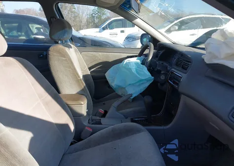 2001 Nissan Altima Gxe z USA, uszkodzony, nr VIN 1N4DL01D51C241388